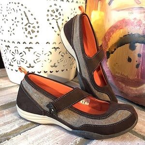 Lands End Mary Jane Style Sneaker 8 Brown Suede EUC